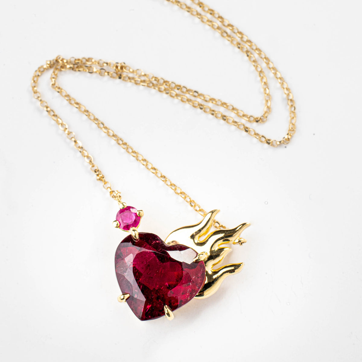 Colar Coração em Chamas em ouro amarelo